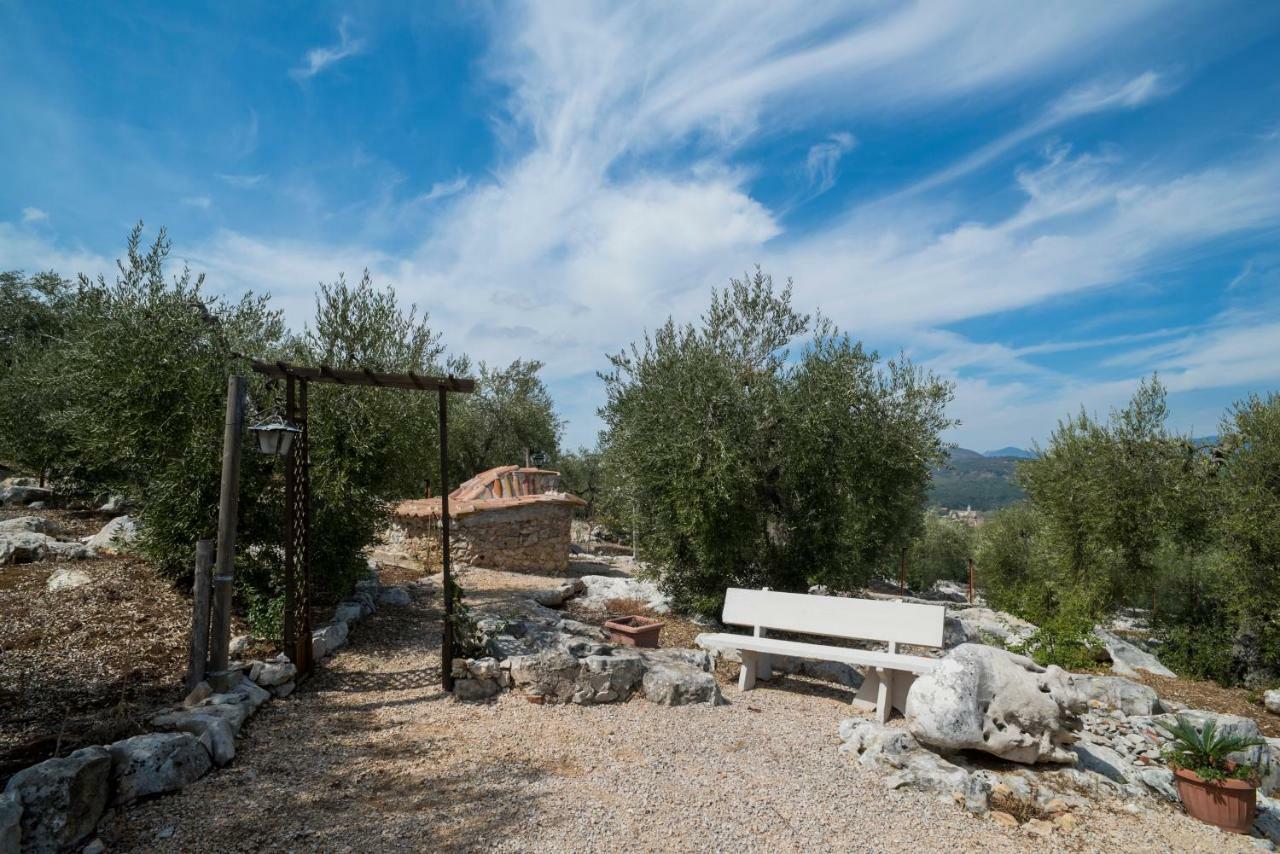 Le Capanne Di Villa Margherita Sonnino Exterior foto